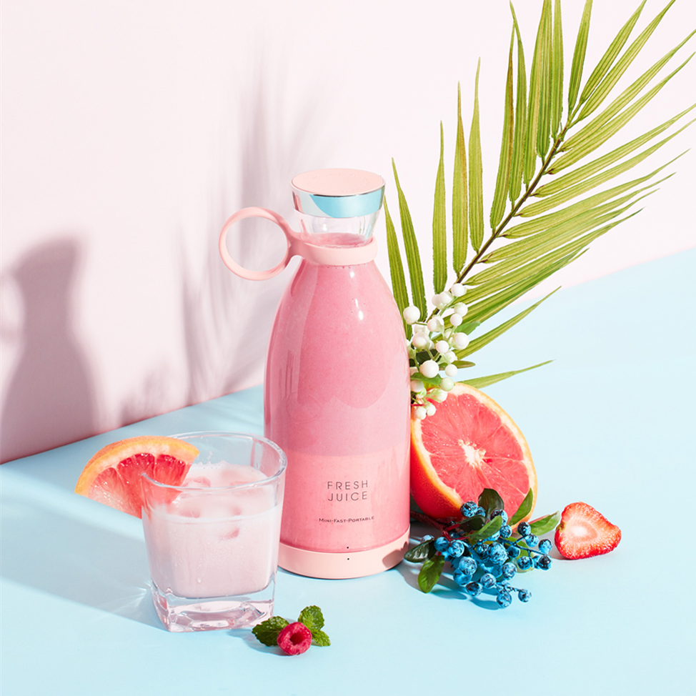 Blend On-the-Go: 350ML Portable Electric Juicer Blender - USB Rechargeable for Fresh Smoothies and Juices Anywhere!